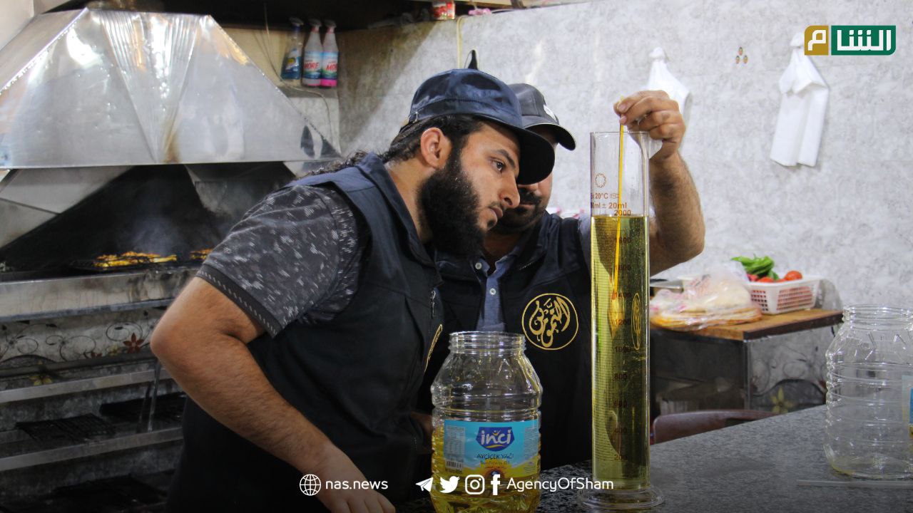 شعبة المكاييل والموازين في المديرية العامة للتجارة والتموين تجول على المحال التجارية في مدينة إدلب، للتأكد من أحجام السلع الغذائية الموجودة في الأسواق، ومدى مطابقتها للمواصفات القياسية المعتمدة.